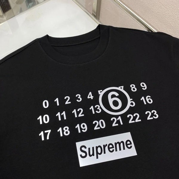 目を惹く逸品！メゾンマルジェラ シュプリーム コピーコラボ 半袖 tシャツ Mas48094